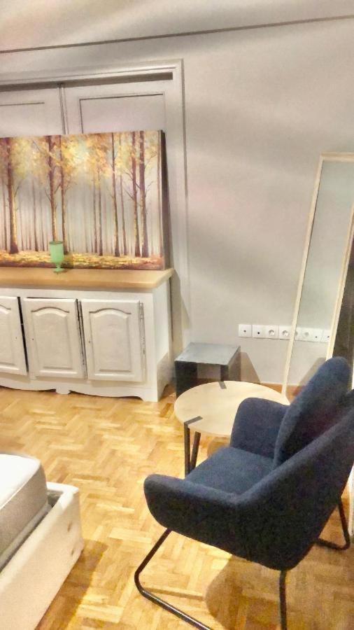 Economy Shared Apartment B In Central Atény Exteriér fotografie